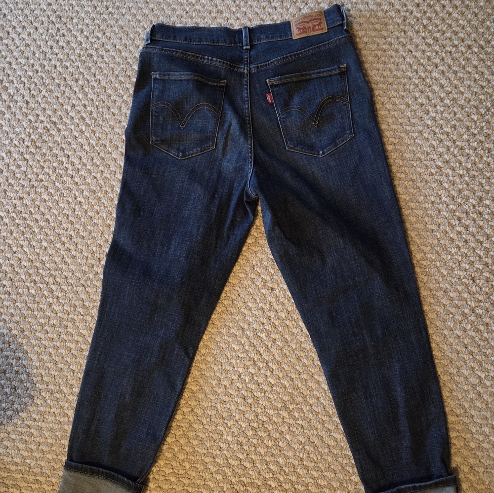 Levi's Classic Indigo Capris - Picture 2 of 7